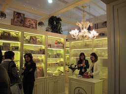 A new delicate rose filled at Loison charming store