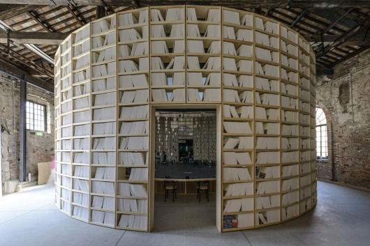 5390b132c07a805cea000359_your-virtual-tour-of-the-national-pavilions-at-the-venice-biennale-2014_bahrain__reign_of_-2--530x353